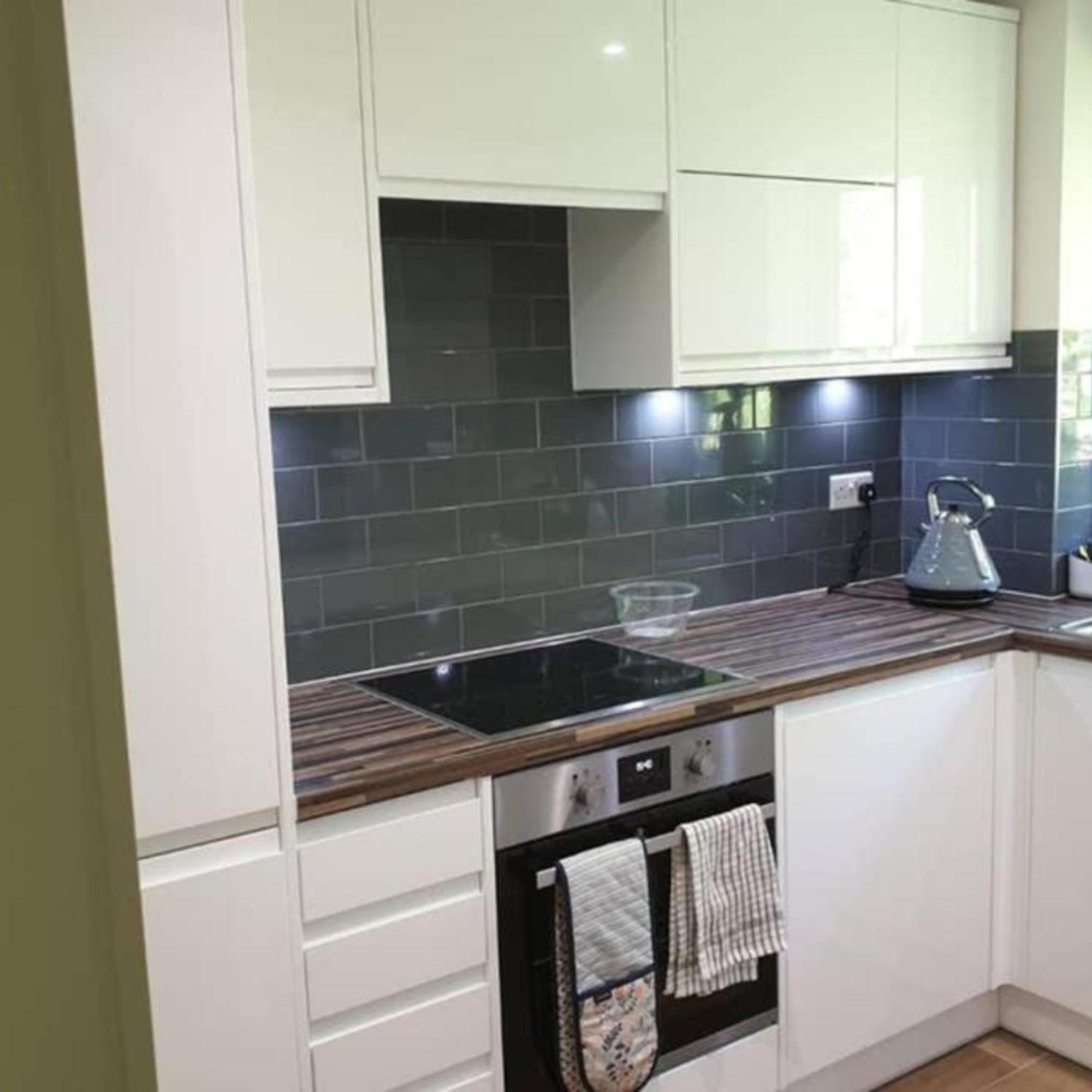 Апартаменты 2-Bed Sleeps 4 Comfy For Contractors With Free Parking In Crawley Near Gatwick Manor Royal Refurbished Экстерьер фото